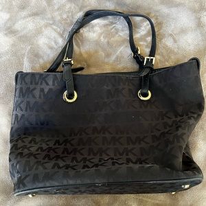 MICHAEL KORS SIGNATURE HANDBAG